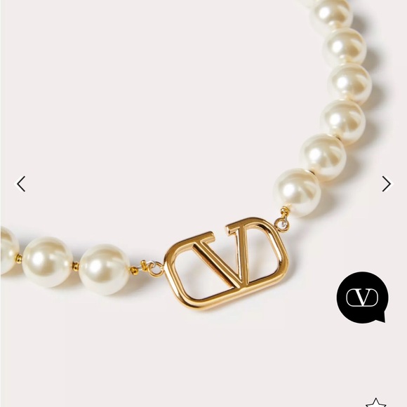 Valentino Garavani Cream and Gold Necklace with Geometric Clasp - Picture 2 of 2